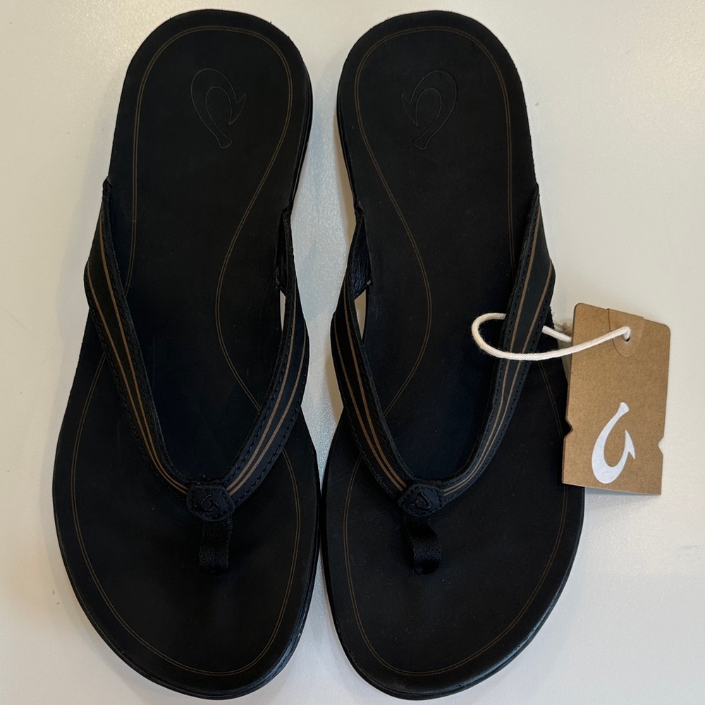 New OluKai Black Flip Flop Sandals with Gold Contrast. Size 9.